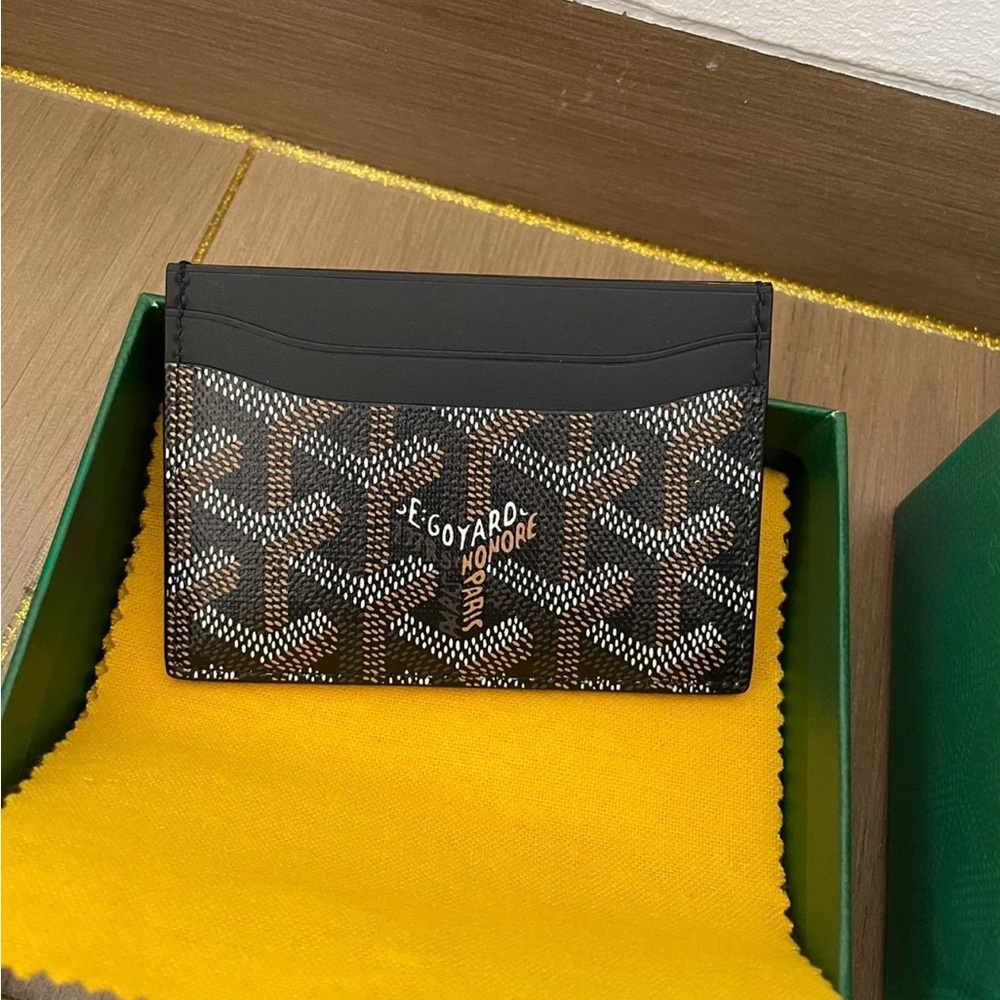 Black and Brown Card Holder